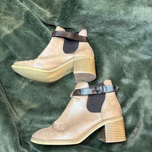 Forever 21 Tan and Black Ankle Boots